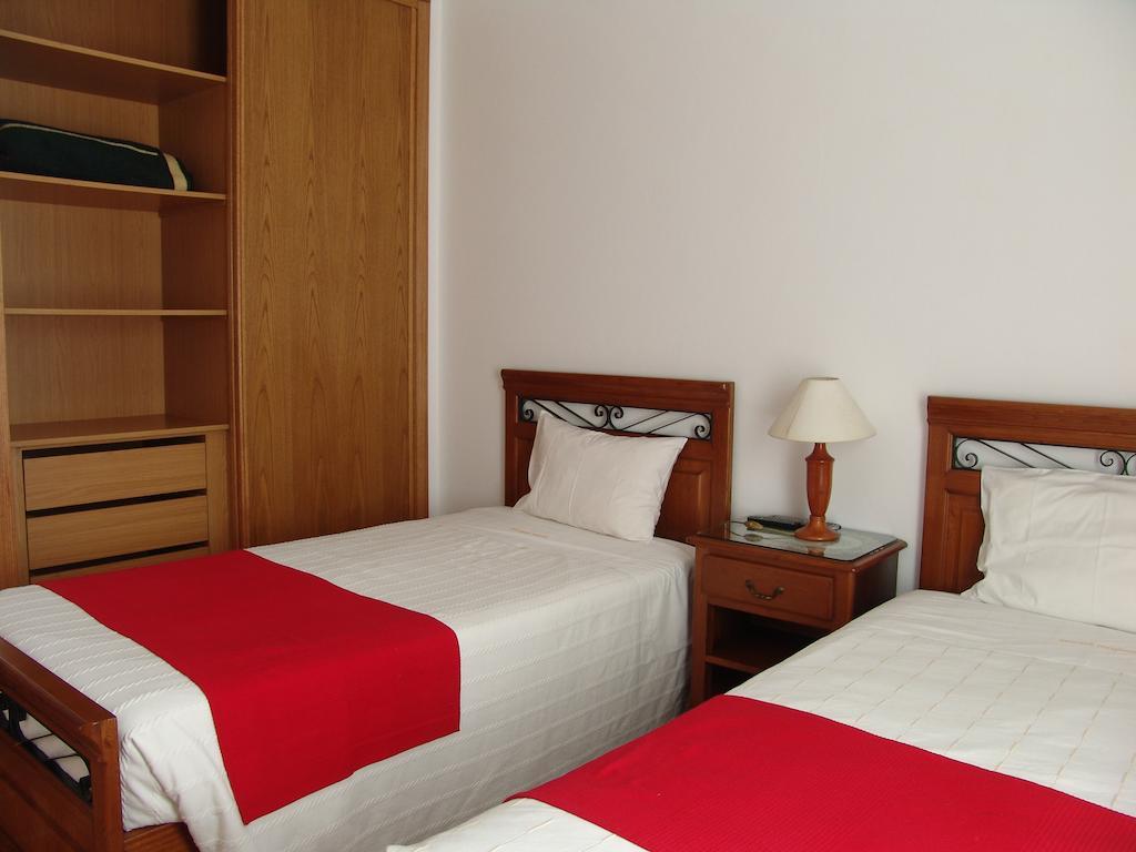 A Deolinda Guest House ซังติอาโก โด กาเซ็ง ห้อง รูปภาพ