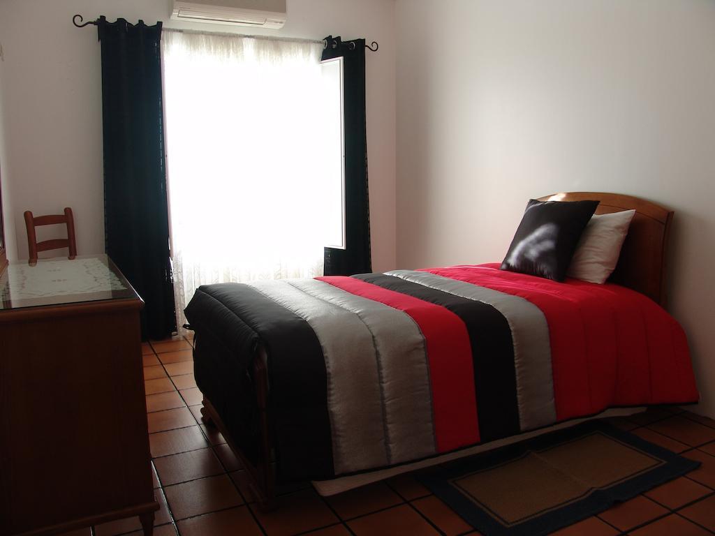 A Deolinda Guest House ซังติอาโก โด กาเซ็ง ห้อง รูปภาพ