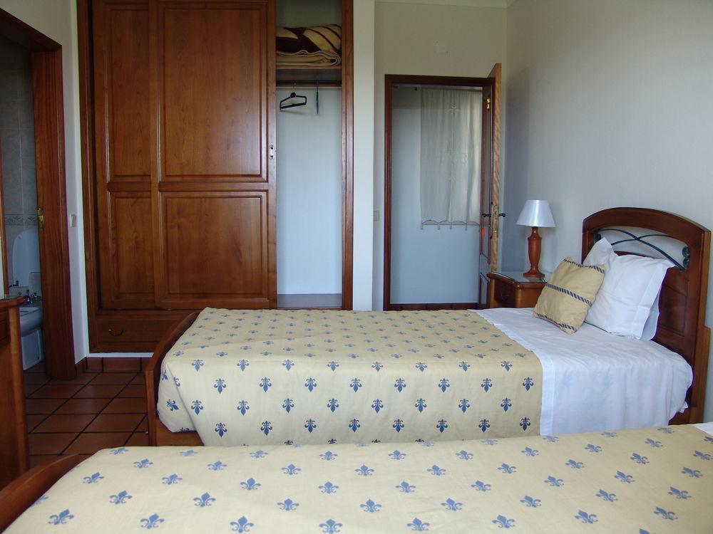A Deolinda Guest House ซังติอาโก โด กาเซ็ง ภายนอก รูปภาพ