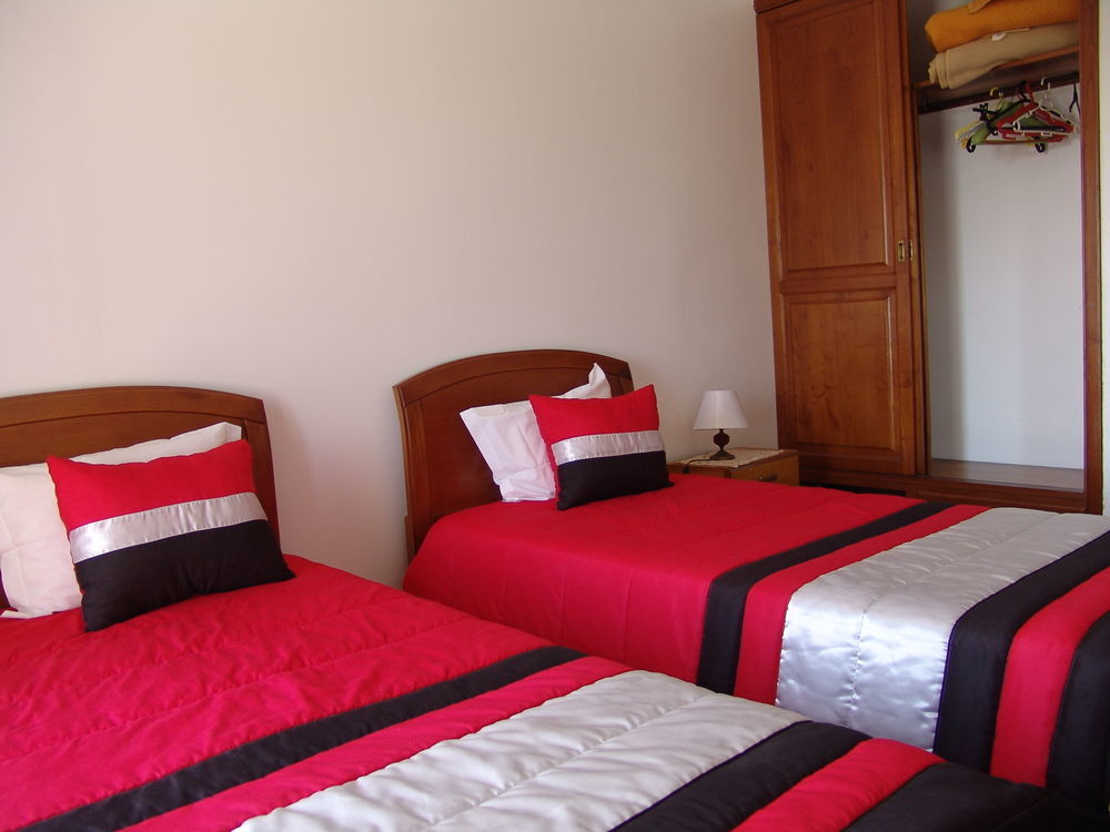 A Deolinda Guest House ซังติอาโก โด กาเซ็ง ภายนอก รูปภาพ
