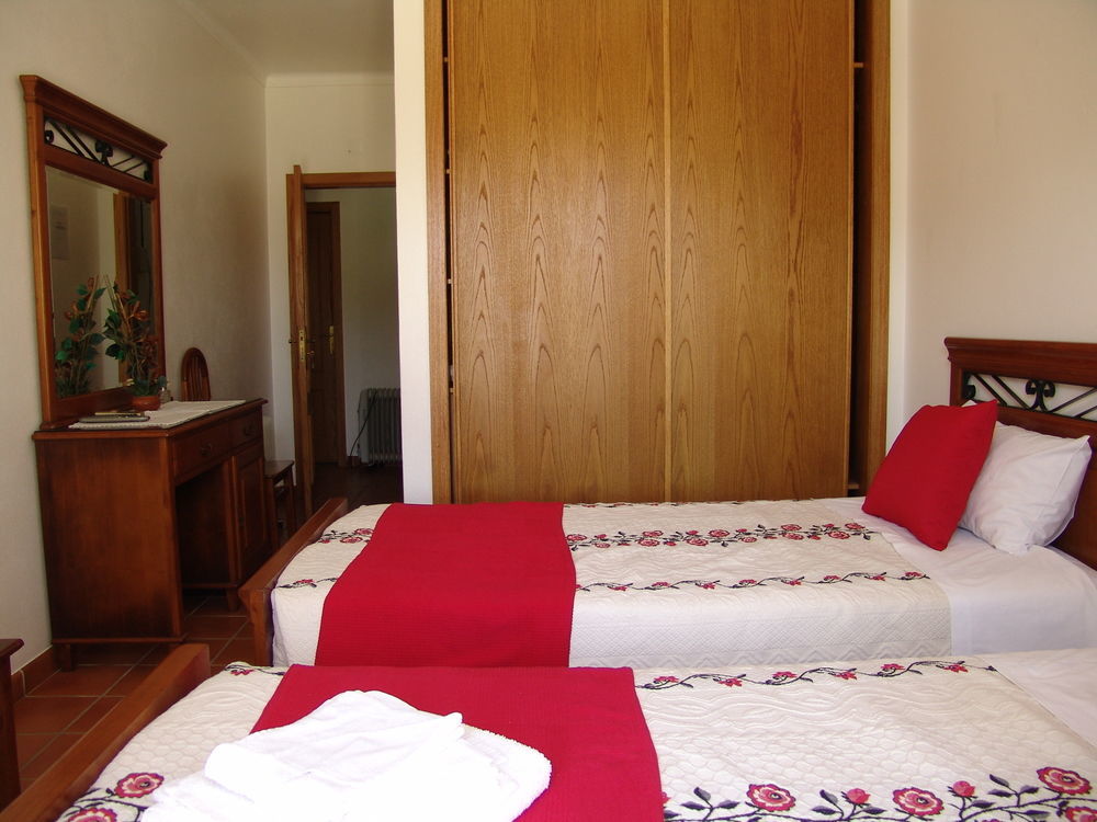 A Deolinda Guest House ซังติอาโก โด กาเซ็ง ภายนอก รูปภาพ