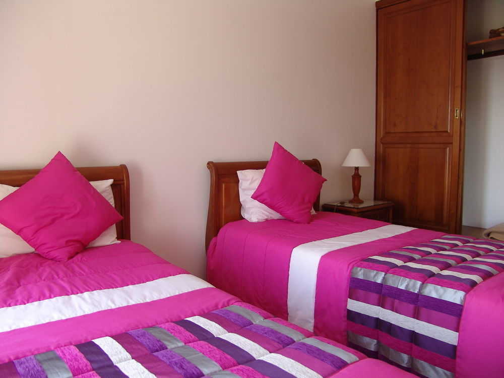 A Deolinda Guest House ซังติอาโก โด กาเซ็ง ภายนอก รูปภาพ