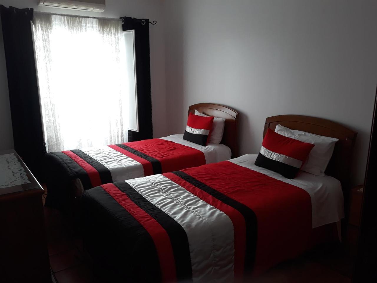 A Deolinda Guest House ซังติอาโก โด กาเซ็ง ภายนอก รูปภาพ