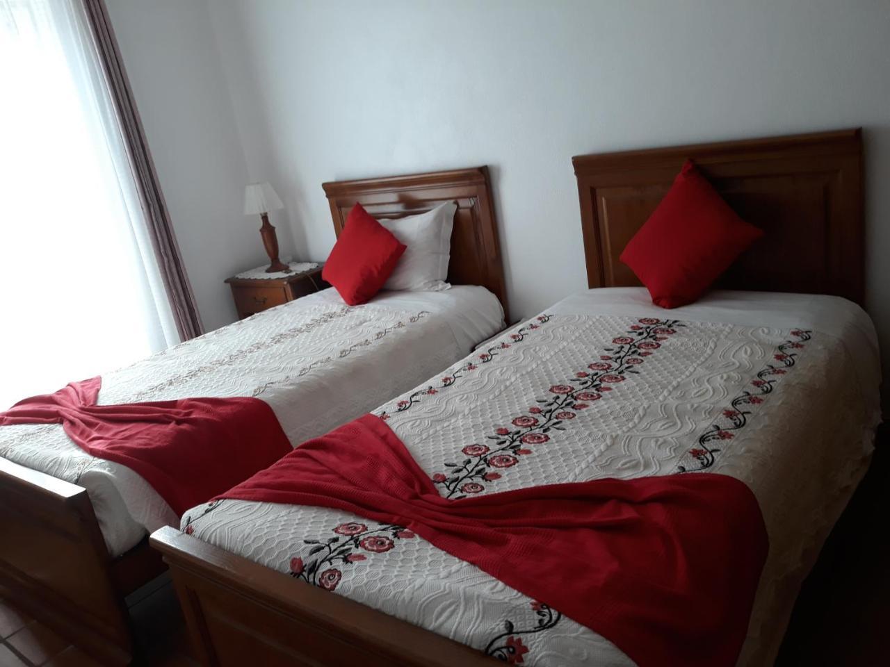 A Deolinda Guest House ซังติอาโก โด กาเซ็ง ภายนอก รูปภาพ