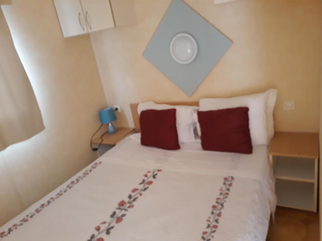 A Deolinda Guest House ซังติอาโก โด กาเซ็ง ภายนอก รูปภาพ
