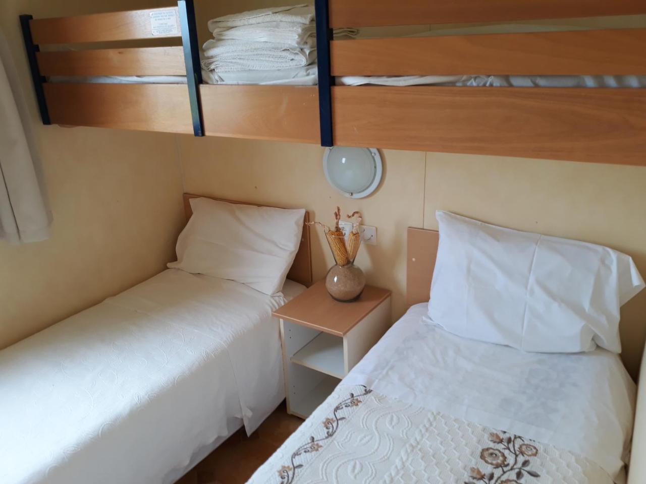 A Deolinda Guest House ซังติอาโก โด กาเซ็ง ภายนอก รูปภาพ